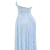 Arietta Midi-Kleid mit Halter-Ausschnitt aus Jacquard mit Bluebell-Blumenmuster Arietta Midi-Kleid mit Halter-Ausschnitt aus Jacquard mit Bluebell-Blumenmuster