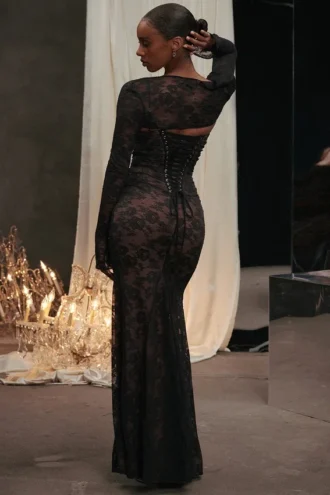 Artemis – Schwarzes Maxikleid aus Spitze