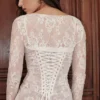 Artemis Vintage-Maxikleid aus cremefarbener Spitze Artemis Vintage-Maxikleid aus cremefarbener Spitze