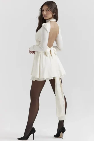 Aryana Elfenbeinfarbenes Minikleid mit Schleife
