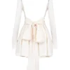 Aryana Elfenbeinfarbenes Minikleid mit Schleife Aryana Elfenbeinfarbenes Minikleid mit Schleife