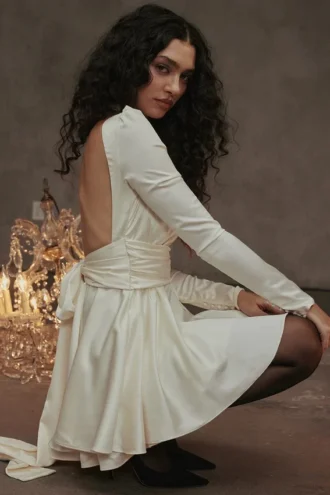 Aryana Elfenbeinfarbenes Minikleid mit Schleife