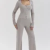 Aspen Grey Kaschmir-Strickjacke mit gerippten Bündchen Aspen Grey Kaschmir-Strickjacke mit gerippten Bündchen