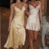 Athenea Elfenbeinfarbenes Minikleid aus Satin im Schrägschnitt Athenea Elfenbeinfarbenes Minikleid aus Satin im Schrägschnitt
