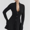 Aubrey – Strickjacke aus schwarzer Wolle als Kleid Aubrey – Strickjacke aus schwarzer Wolle als Kleid