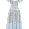 Austen Bluebell Midi-Kleid mit Blumenmuster aus Spitze Austen Bluebell Midi-Kleid mit Blumenmuster aus Spitze