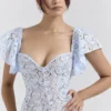Austen Bluebell Midi-Kleid mit Blumenmuster aus Spitze Austen Bluebell Midi-Kleid mit Blumenmuster aus Spitze