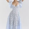 Austen Bluebell Midi-Kleid mit Blumenmuster aus Spitze Austen Bluebell Midi-Kleid mit Blumenmuster aus Spitze