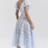 Austen Bluebell Midi-Kleid mit Blumenmuster aus Spitze Austen Bluebell Midi-Kleid mit Blumenmuster aus Spitze