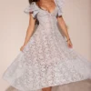 Austen Bluebell Midi-Kleid mit Blumenmuster aus Spitze Austen Bluebell Midi-Kleid mit Blumenmuster aus Spitze