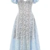 Austen Bluebell Midi-Kleid mit Blumenmuster aus Spitze Austen Bluebell Midi-Kleid mit Blumenmuster aus Spitze