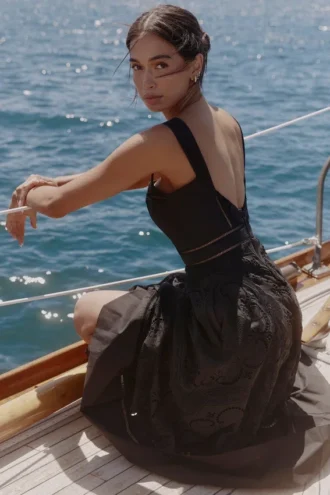Ava Schwarzes Midi-Kleid aus Baumwolle mit Broderie-Anglaise-Applikationen