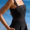 Ava Schwarzes Midi-Kleid aus Baumwolle mit Broderie-Anglaise-Applikationen Ava Schwarzes Midi-Kleid aus Baumwolle mit Broderie-Anglaise-Applikationen