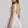Ava Weißes, maßgefertigtes Sommerkleid aus Baumwolle mit Broderie Anglaise-Spitze