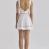 Ava Weißes, maßgefertigtes Sommerkleid aus Baumwolle mit Broderie Anglaise-Spitze
