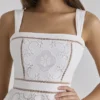 Ava Weißes, maßgefertigtes Sommerkleid aus Baumwolle mit Broderie Anglaise-Spitze