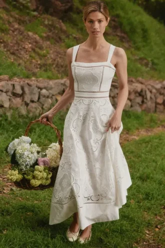 Ava Weißes Midi-Kleid aus Stretch-Baumwolle mit Broderie Anglaise