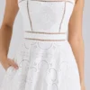 Ava Weißes Midi-Kleid aus Stretch-Baumwolle mit Broderie Anglaise Ava Weißes Midi-Kleid aus Stretch-Baumwolle mit Broderie Anglaise