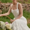 Ava Weißes Midi-Kleid aus Stretch-Baumwolle mit Broderie Anglaise Ava Weißes Midi-Kleid aus Stretch-Baumwolle mit Broderie Anglaise