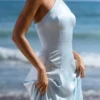 Avelina Blaues Satin-Maxikleid mit Neckholder und Godets Avelina Blaues Satin-Maxikleid mit Neckholder und Godets
