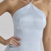 Avelina Blaues Satin-Maxikleid mit Neckholder und Godets Avelina Blaues Satin-Maxikleid mit Neckholder und Godets