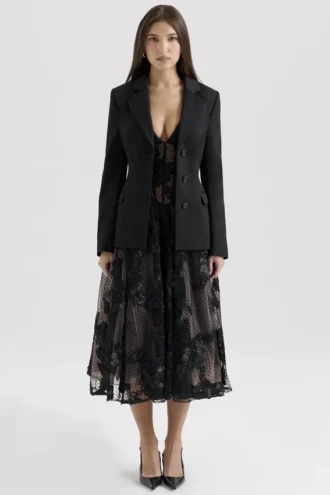 Aviva Schwarze, taillierte Jacke in Sanduhrform