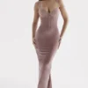 Azalea Midi-Kleid aus zartrosa Samt Azalea Midi-Kleid aus zartrosa Samt