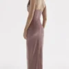 Azalea Midi-Kleid aus zartrosa Samt Azalea Midi-Kleid aus zartrosa Samt