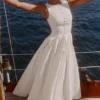 Azalina Weißes Maxikleid aus Baumwolle mit U-Boot-Ausschnitt und Knopfleiste Azalina Weißes Maxikleid aus Baumwolle mit U-Boot-Ausschnitt und Knopfleiste