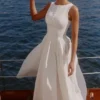 Azalina Weißes Maxikleid aus Baumwolle mit U-Boot-Ausschnitt und Knopfleiste Azalina Weißes Maxikleid aus Baumwolle mit U-Boot-Ausschnitt und Knopfleiste