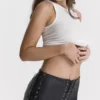 Azora Schwarze Micro-Mini-Shorts aus veganem Leder Azora Schwarze Micro-Mini-Shorts aus veganem Leder