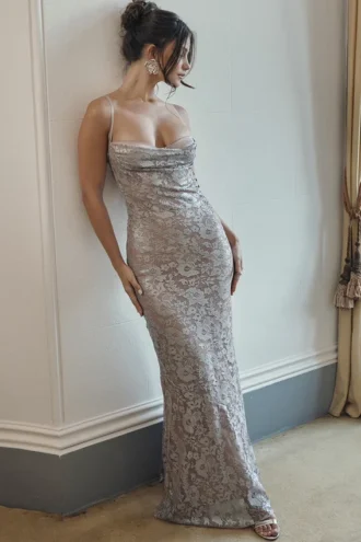 Azzurra Eisblaues Godet-Abendkleid aus Spitze