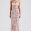 Azzurra – Rosafarbenes Godet-Abendkleid aus Spitze Azzurra – Rosafarbenes Godet-Abendkleid aus Spitze