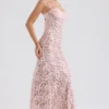 Azzurra – Rosafarbenes Godet-Abendkleid aus Spitze Azzurra – Rosafarbenes Godet-Abendkleid aus Spitze