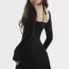 Babydoll-Mini-Kleid aus schwarzem Samt mit Neckholder Babydoll-Mini-Kleid aus schwarzem Samt mit Neckholder