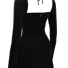 Babydoll-Mini-Kleid aus schwarzem Samt mit Neckholder Babydoll-Mini-Kleid aus schwarzem Samt mit Neckholder