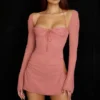 Babyrosa Chiffon-Mini-Kleid mit Cut-outs und Neckholder Babyrosa Chiffon-Mini-Kleid mit Cut-outs und Neckholder