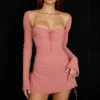 Babyrosa Chiffon-Mini-Kleid mit Cut-outs und Neckholder Babyrosa Chiffon-Mini-Kleid mit Cut-outs und Neckholder