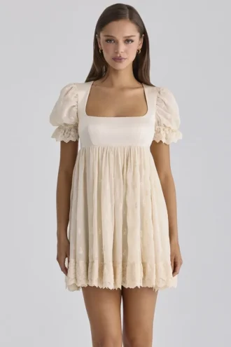Bambi Ivory Satin + Broderie Anglaise Spitze Regency Babydoll Minikleid