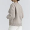 Bear Oatmeal Wollpullover mit grobem Strickmuster Bear Oatmeal Wollpullover mit grobem Strickmuster