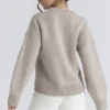 Bear Oatmeal Wollpullover mit grobem Strickmuster Bear Oatmeal Wollpullover mit grobem Strickmuster