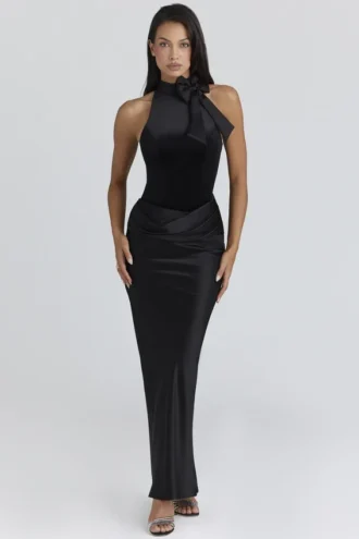 Beau – Maxirock aus schwarzem Satin mit Drapierung