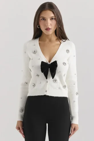 Beaubella Elfenbeinfarbene, mit weichem Mohair verzierte Strickjacke