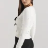 Beaubella Elfenbeinfarbene, mit weichem Mohair verzierte Strickjacke Beaubella Elfenbeinfarbene, mit weichem Mohair verzierte Strickjacke