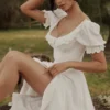Bella Weißes Babydoll-Midi-Kleid mit Broderie Anglaise Bella Weißes Babydoll-Midi-Kleid mit Broderie Anglaise