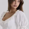 Bella Weißes Babydoll-Midi-Kleid mit Broderie Anglaise Bella Weißes Babydoll-Midi-Kleid mit Broderie Anglaise