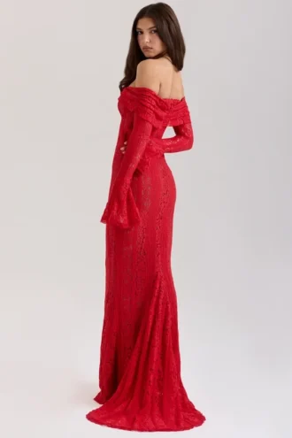 Belle – Rotes, schulterfreies Floral-Spitze-Maxikleid