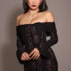 Belle Schwarzes schulterfreies Floral-Spitze-Maxikleid Belle Schwarzes schulterfreies Floral-Spitze-Maxikleid