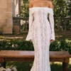 Belle Vintage cremefarbenes Maxikleid mit Blumenmuster und Spitzen-Schulterausschnitt Belle Vintage cremefarbenes Maxikleid mit Blumenmuster und Spitzen-Schulterausschnitt
