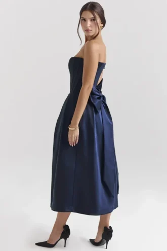 Bellina Mitternachtsblaues, trägerloses Midi-Kleid mit abnehmbarem Schleifen